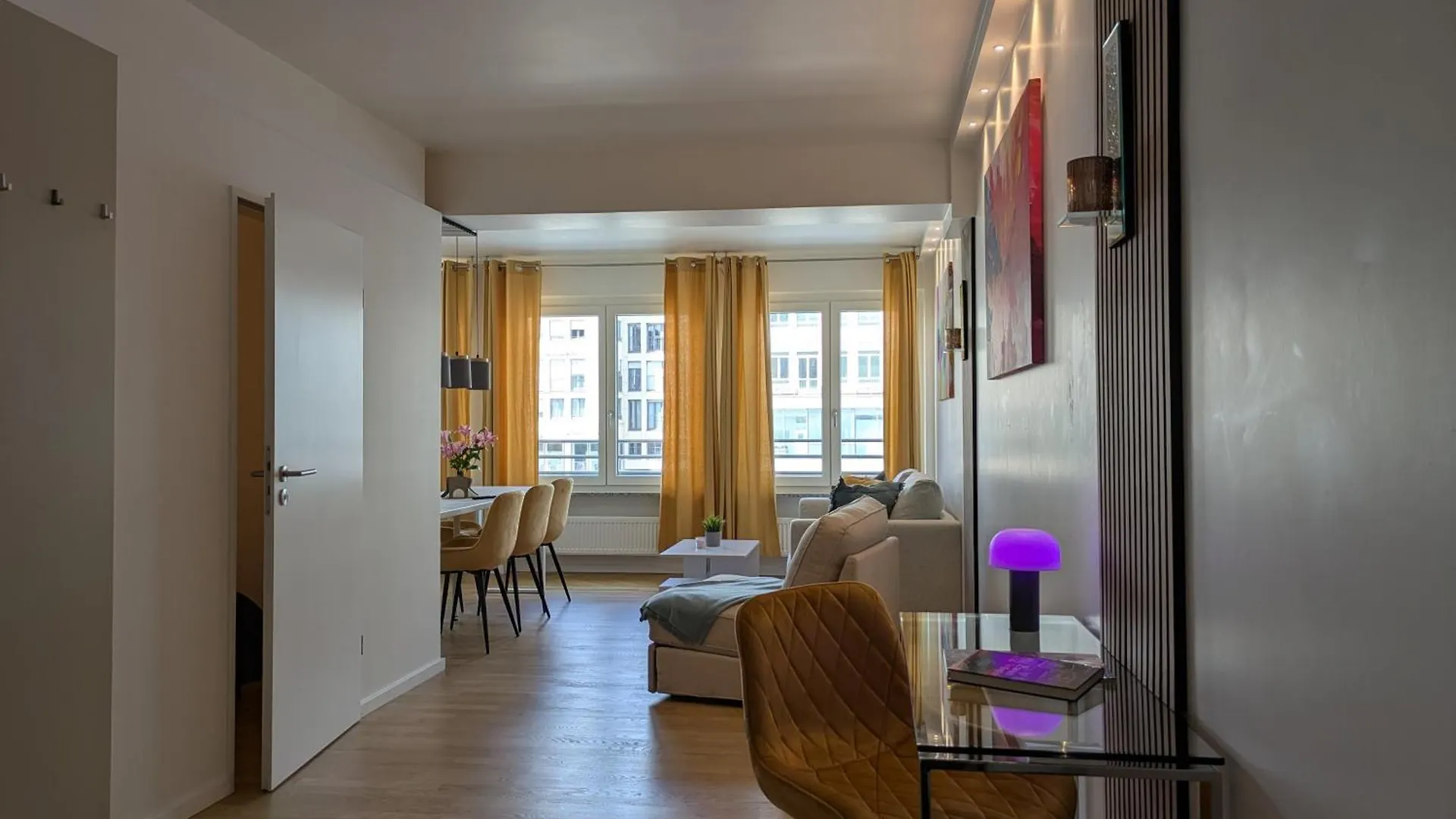 Munich Top Place Direkt Am Karlsplatz - Stachus 70 Qm Mit 2 Schlafzimmer Apartment Mila 0*,  Germania